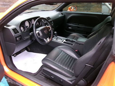 Used 2012 Dodge Challenger SXT Plus image 10