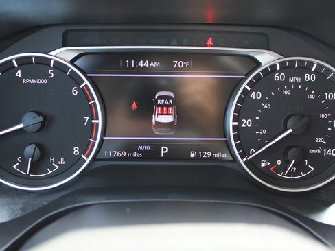 Used 2025 Nissan Rogue SV AWD/4WD image 14