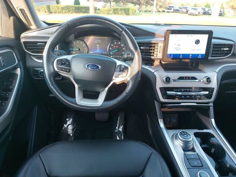 Used 2023 Ford Explorer XLT w/ Equipment Group 202A AWD/4WD image 17