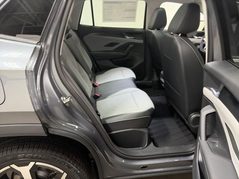 New 2026 Volkswagen Tiguan SE image 31