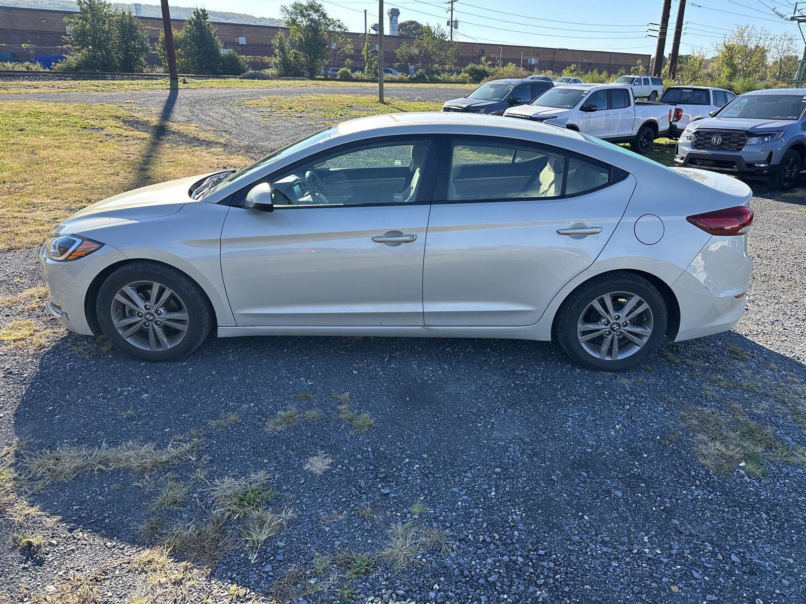 Used 2017 Hyundai Elantra SE FWD image 5