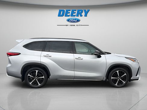 Used 2021 Toyota Highlander XSE AWD/4WD image 13