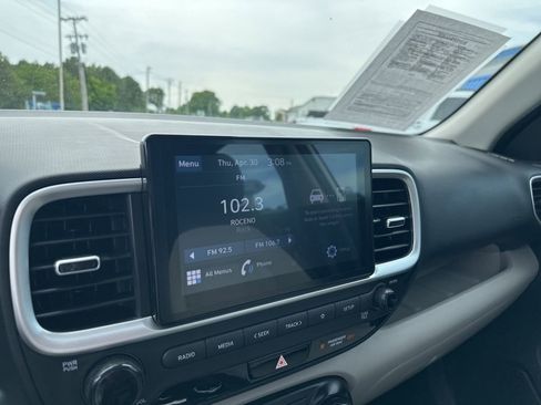 Used 2022 Hyundai Venue SEL FWD image 18