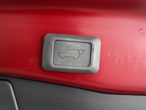 Used 2019 Toyota RAV4 XLE Premium FWD image 35