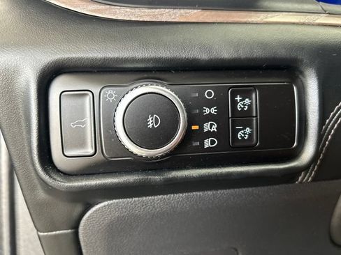 Used 2023 Ford Explorer Platinum w/ Technology Package AWD/4WD image 18