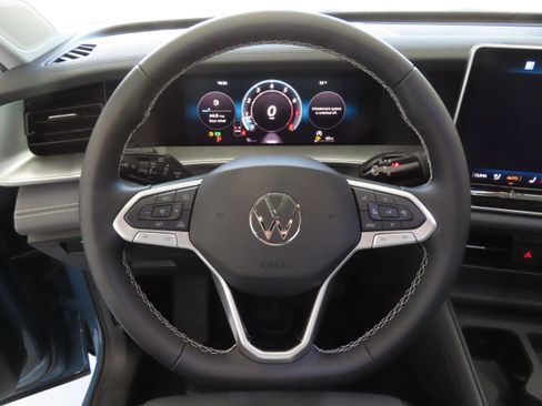 New 2026 Volkswagen Tiguan SE FWD image 16