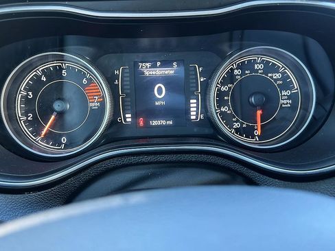 Used 2019 Jeep Cherokee Latitude Plus w/ Comfort/Convenience Group AWD/4WD image 14