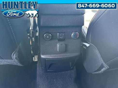 Used 2019 Ford Explorer XLT w/ Equipment Group 202A AWD/4WD image 17