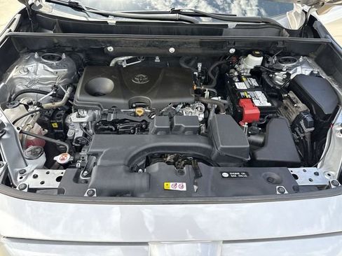 Used 2022 Toyota RAV4 XLE w/ Convenience Package FWD image 22