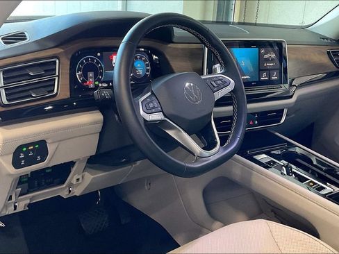 Used 2026 Volkswagen Atlas SE AWD/4WD image 4