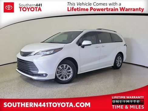 Used 2026 Toyota Sienna XLE FWD image 1