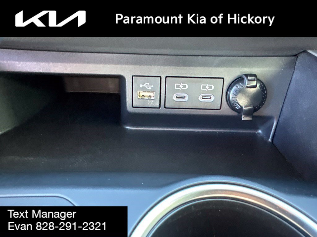 Used 2023 Toyota Highlander XLE FWD image 23