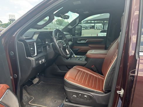 Used 2024 GMC Sierra 3500 Denali Ultimate AWD/4WD image 11
