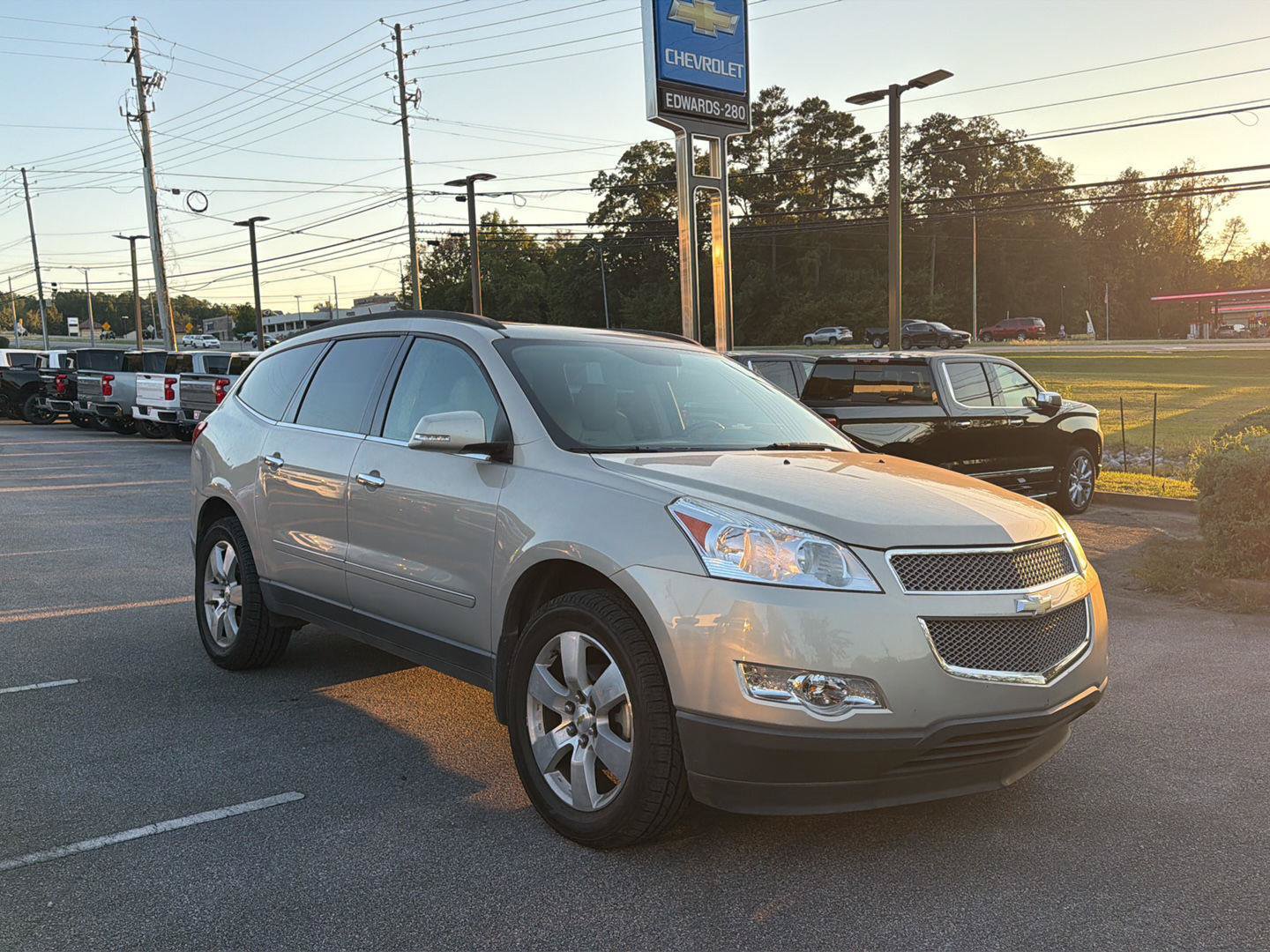 Used 2011 Chevrolet Traverse LTZ FWD image 4