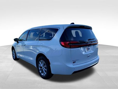 New 2027 Chrysler Pacifica Select AWD/4WD image 3
