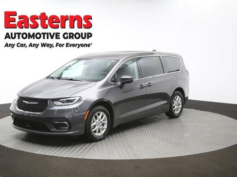 Used 2023 Chrysler Pacifica Touring-L FWD image 58