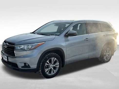 Used 2015 Toyota Highlander XLE image 3