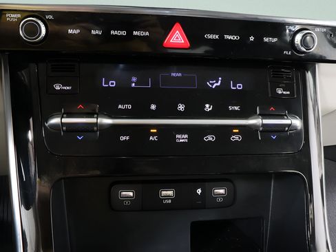 Used 2024 Kia Carnival FWD image 9