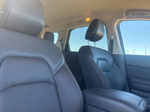 Certified 2025 Nissan Pathfinder SL image 32