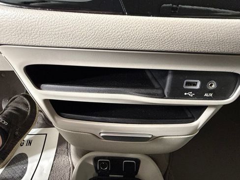 Used 2017 Chrysler Pacifica Touring-L FWD image 20