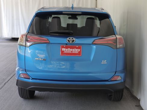 Used 2018 Toyota RAV4 LE w/ All Weather Liner Package AWD/4WD image 23