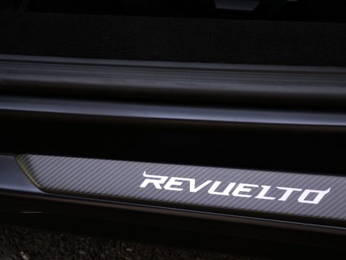 Used 2025 Lamborghini Revuelto AWD/4WD image 28