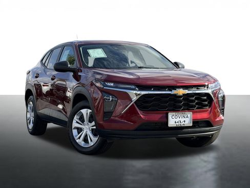 Used 2024 Chevrolet Trax LS FWD image 2