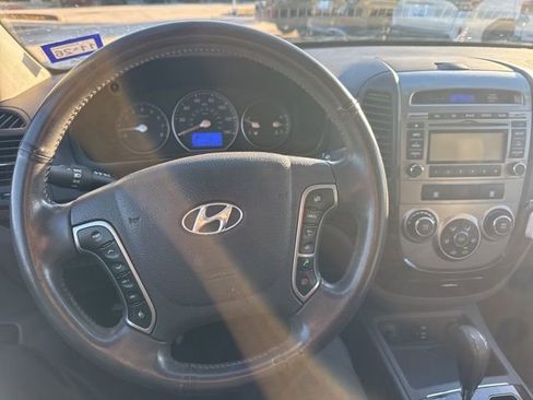Used 2011 Hyundai Santa Fe SE image 9