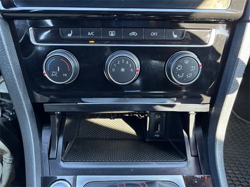 Used 2018 Volkswagen GTI SE image 22