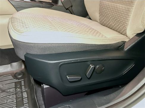 Certified 2020 Ford Escape SE image 16