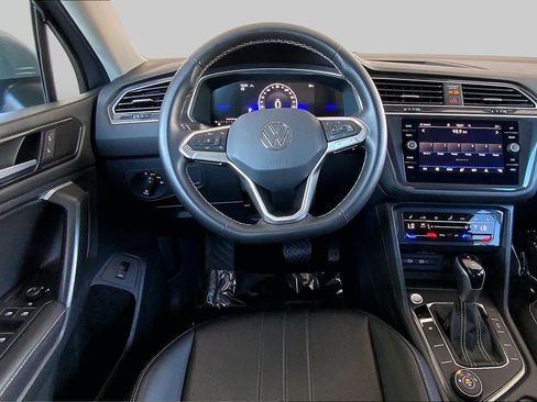 Used 2024 Volkswagen Tiguan SE AWD/4WD image 6