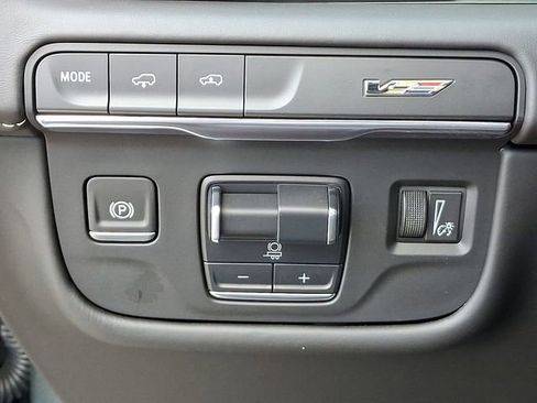 Certified 2024 Cadillac Escalade V w/ Heavy-Duty Trailer Package image 20