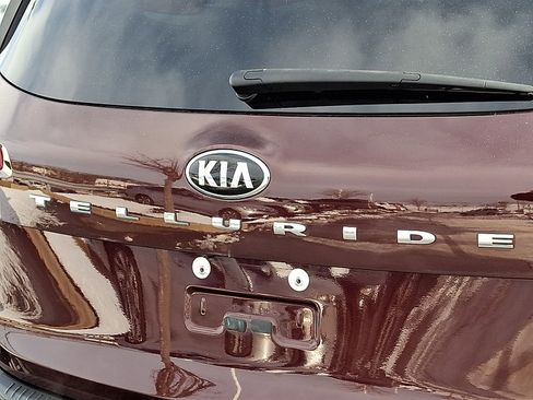 Used 2020 Kia Telluride EX image 30