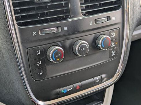 Used 2013 Dodge Grand Caravan American Value Package w/ UConnect Hands-Free Group FWD image 18