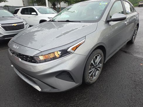 Used 2023 Kia Forte LXS FWD image 7