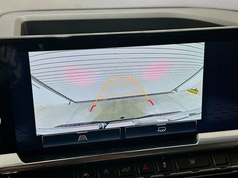 New 2026 GMC Sierra 1500 SLT image 17