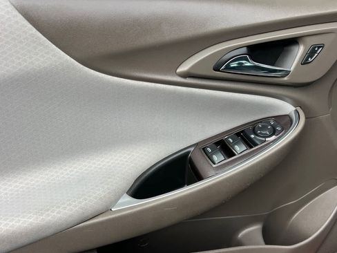 Used 2018 Chevrolet Malibu LT image 12