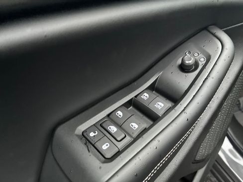 New 2025 Jeep Grand Cherokee Altitude image 11