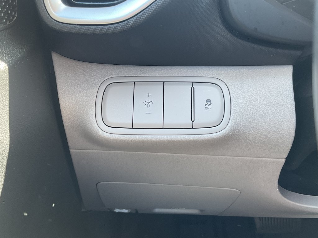 Used 2025 Hyundai Venue SEL FWD image 30