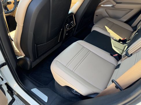 Certified 2024 Porsche Cayenne Base image 17