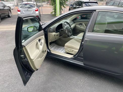 Used 2011 Toyota Camry LE FWD image 10