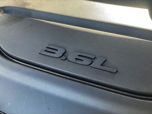 Used 2022 Chrysler Pacifica Touring-L FWD image 30