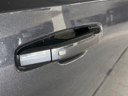 Used 2025 Chevrolet Suburban LT image 34