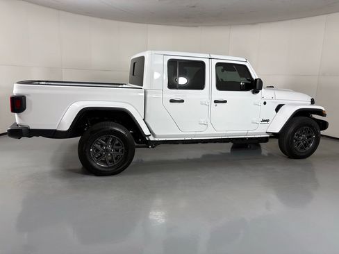 New 2026 Jeep Gladiator Sport AWD/4WD image 9