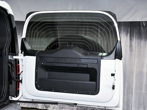 Used 2025 Land Rover Defender 110 S image 66