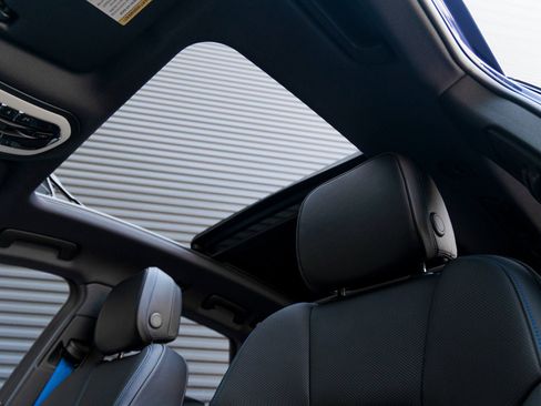 New 2025 Porsche Macan image 14