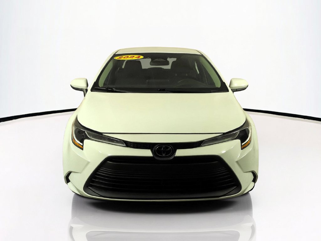 Used 2024 Toyota Corolla LE FWD image 3