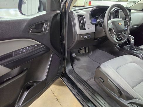 Used 2022 Chevrolet Colorado W/T w/ WT Convenience Package AWD/4WD image 21