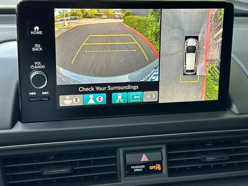 Used 2025 Honda Pilot TrailSport image 17