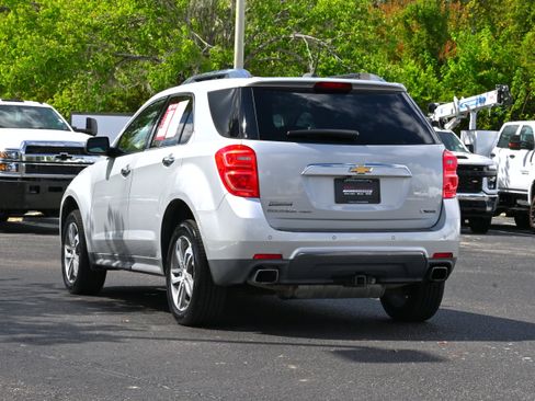 Used 2017 Chevrolet Equinox Premier w/ Enhanced Convenience Package image 3